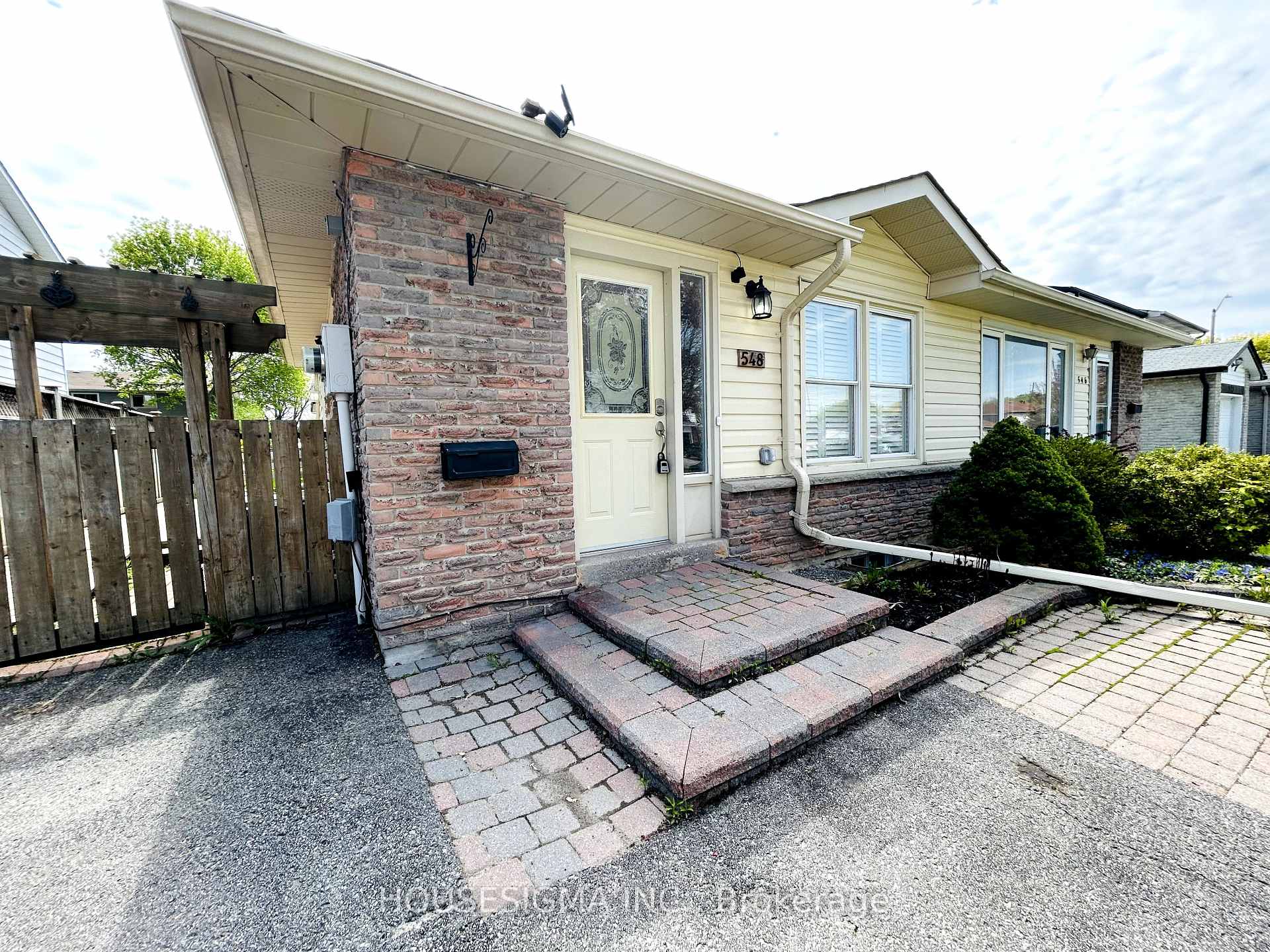 #Upper - 548 Berwick Crescent, Oshawa, ON L1J 3E7 E12071535
