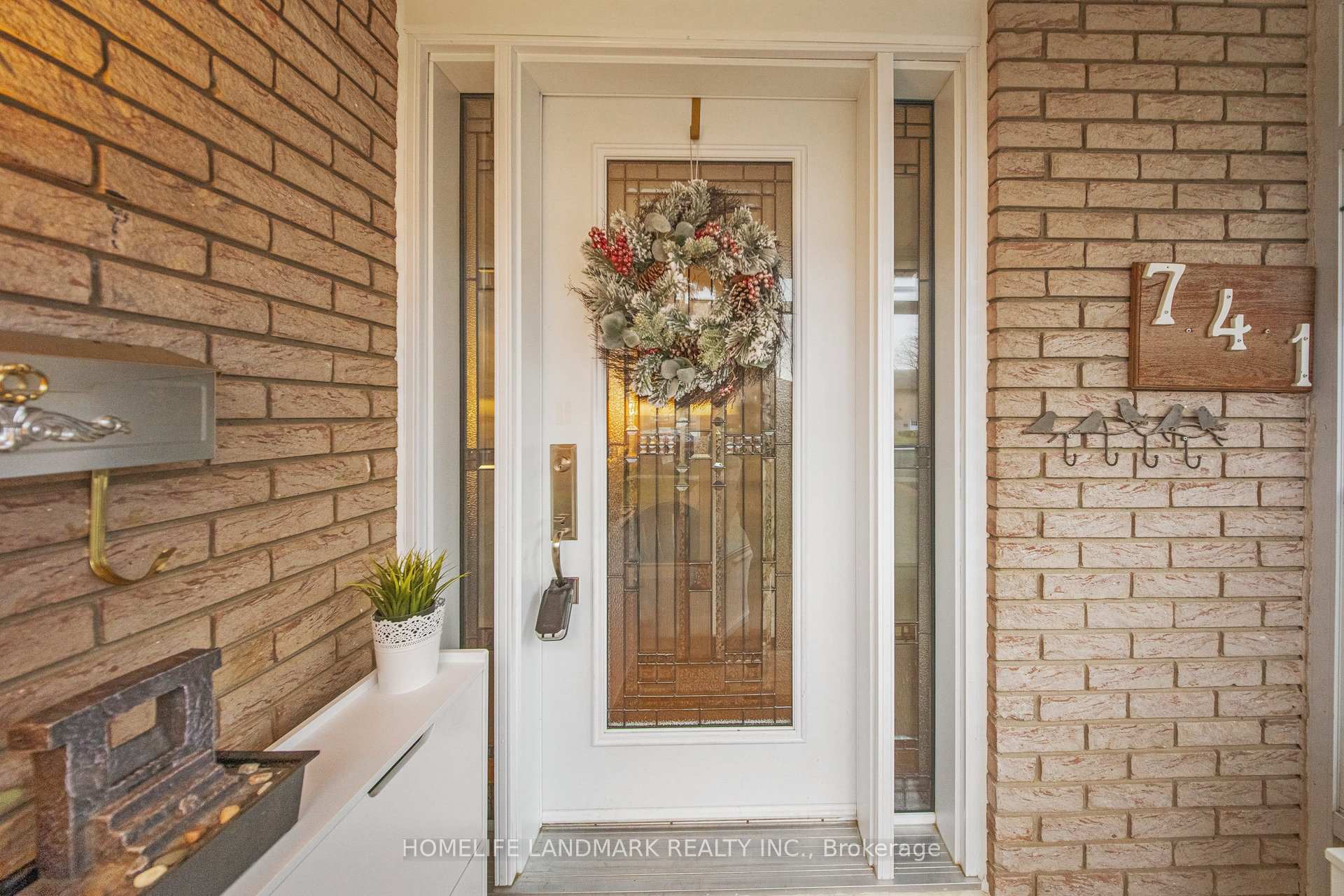 741 Eaglemount Crescent, Mississauga, ON L5C 1H2 W12076357