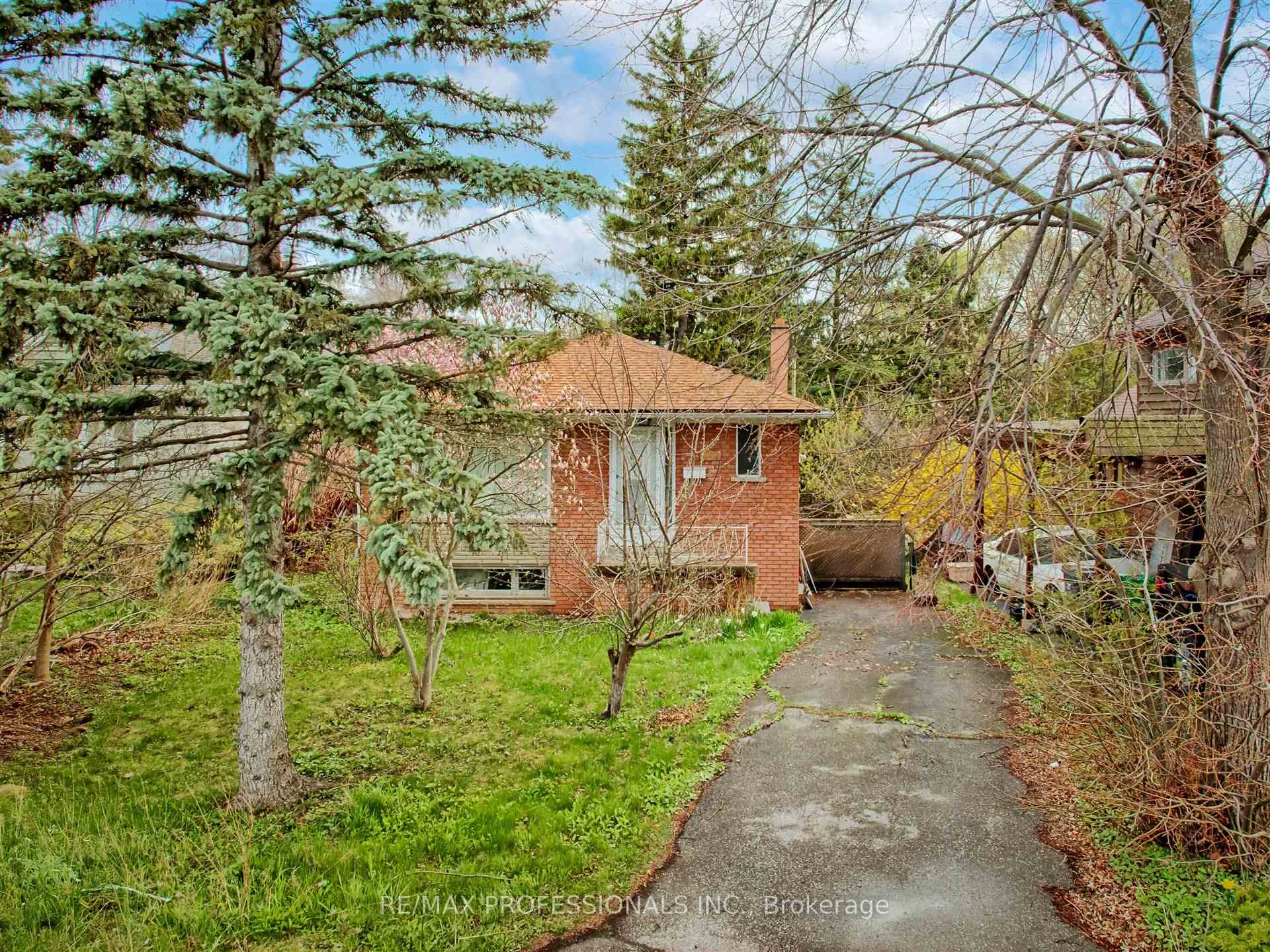 957 Beechwood Avenue, Mississauga, ON L5G 4E3 W12126352