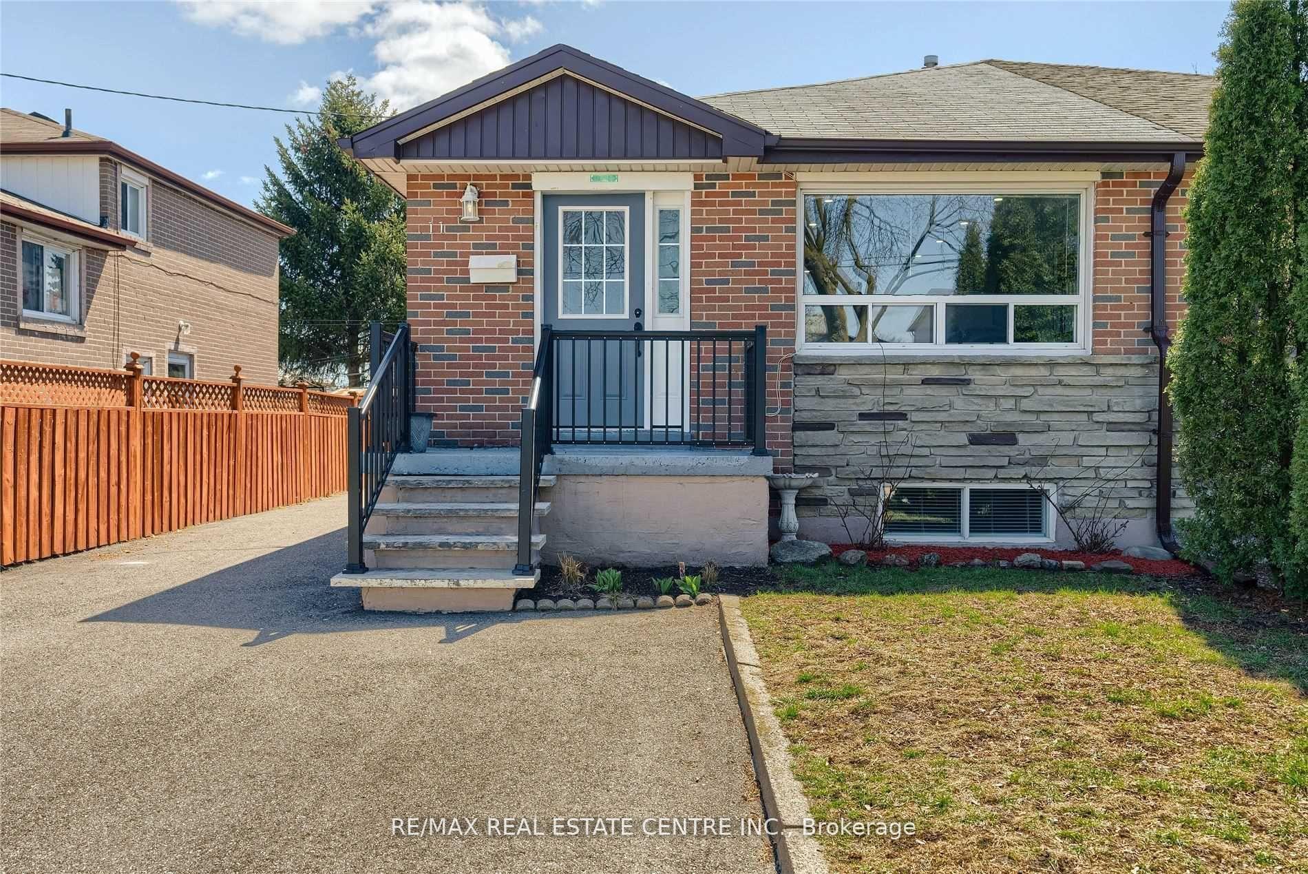 #Upper - 11 Garfield Crescent, Brampton, ON L6V 1V7 W12122837