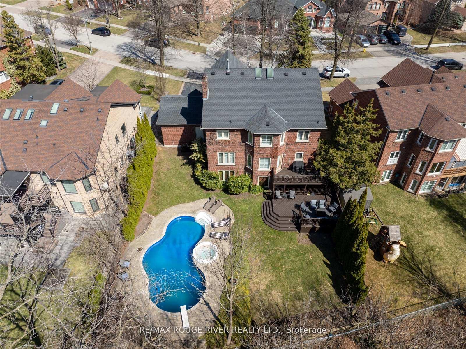 885 Baylawn Drive, Pickering, ON L1X 2N7 E12155158