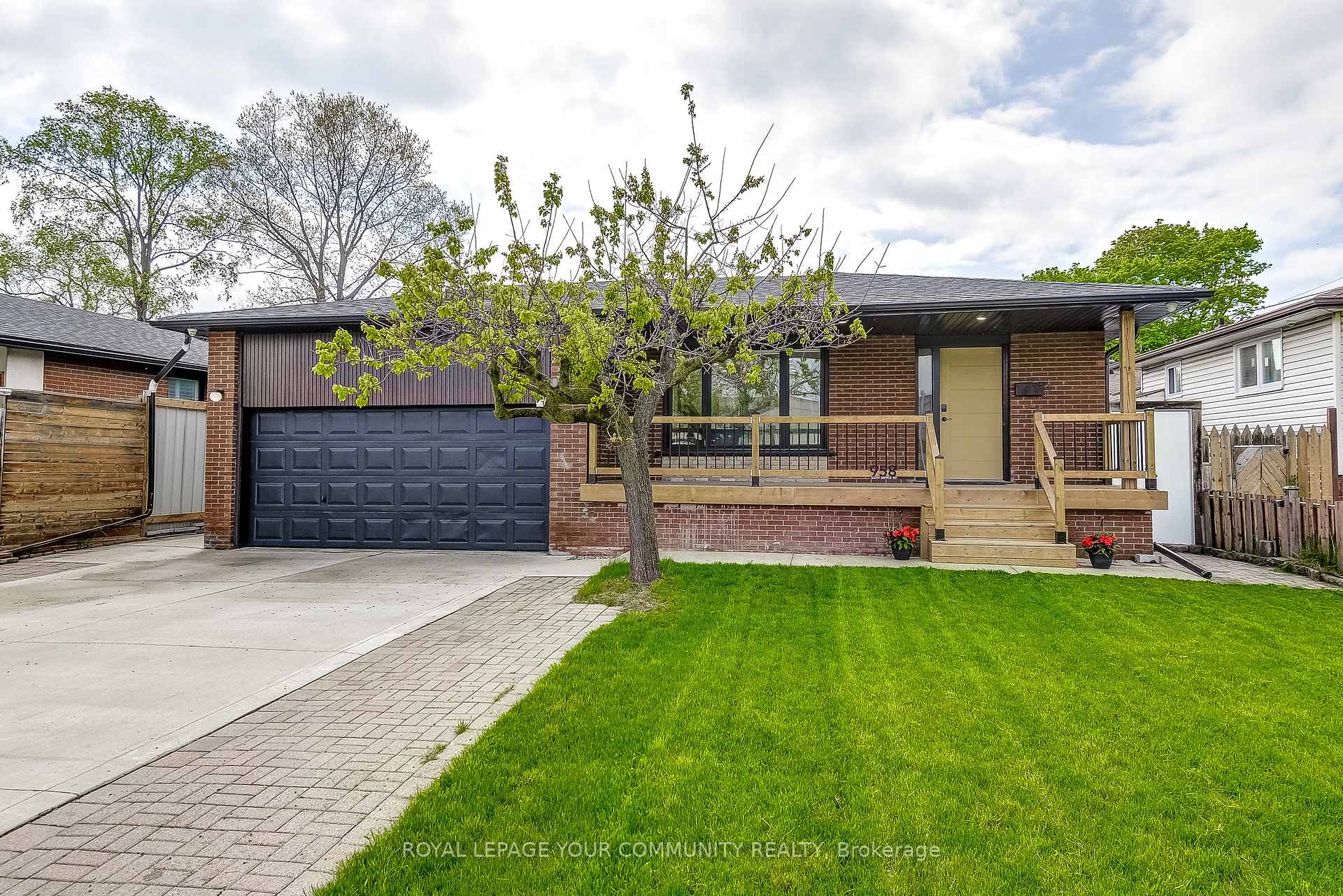 958 South Service Road, Mississauga, ON L5E 1V1 W12155410