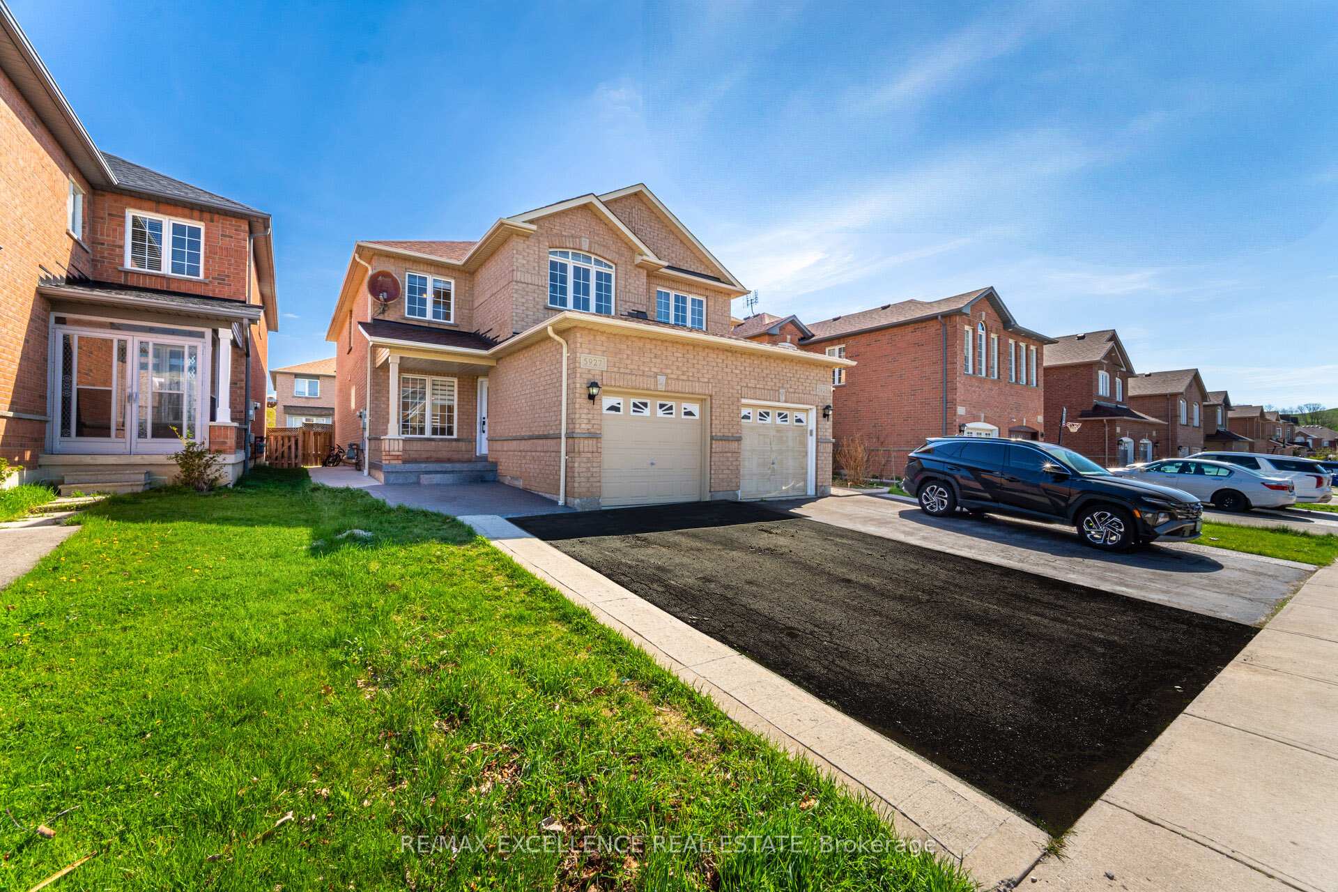 5927 Stonebriar Crescent, Mississauga, ON L5V 2T8 W12141894